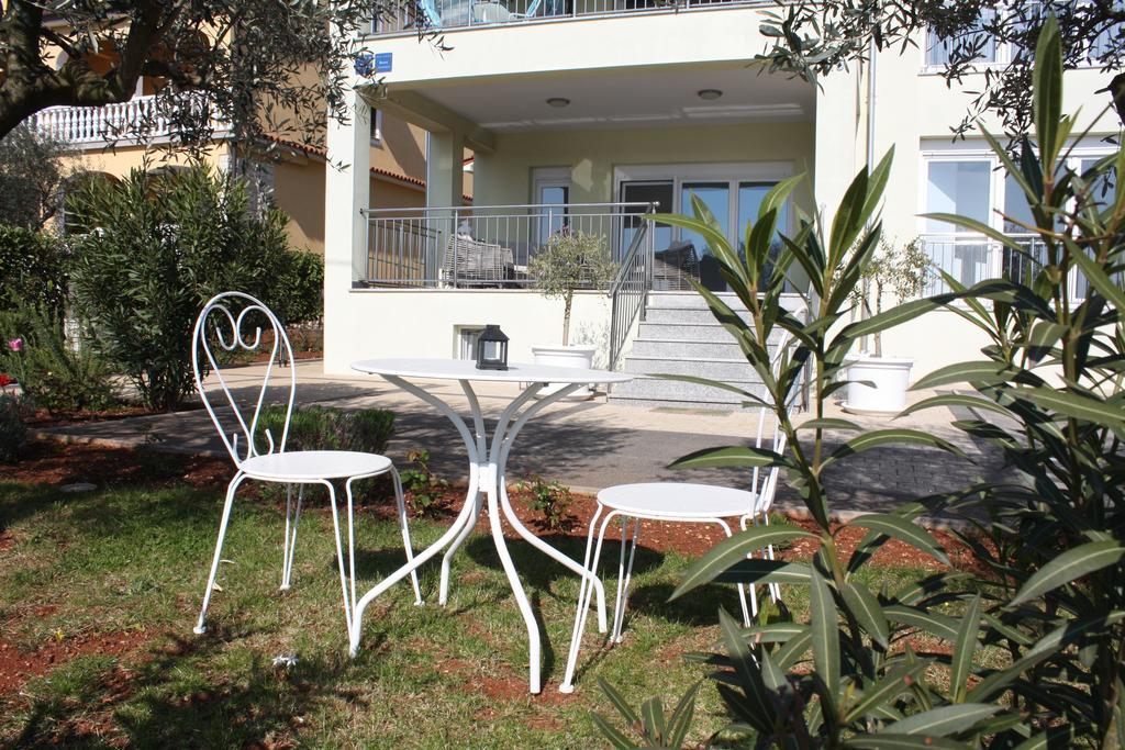 Apartments Villa Lili Umag Exterior photo