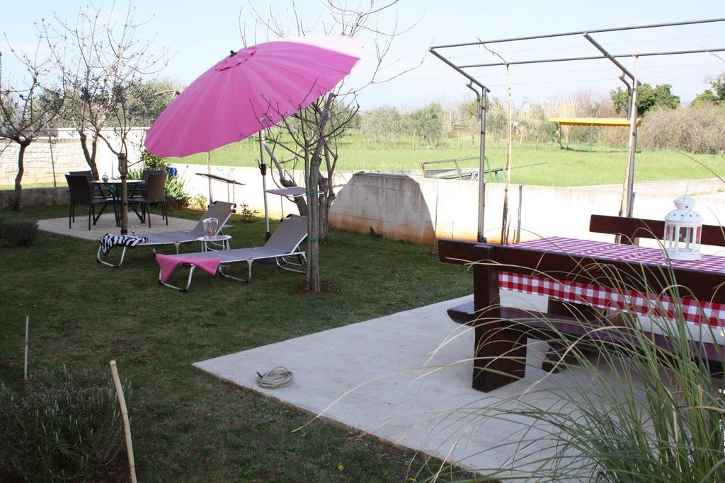Apartments Villa Lili Umag Exterior photo